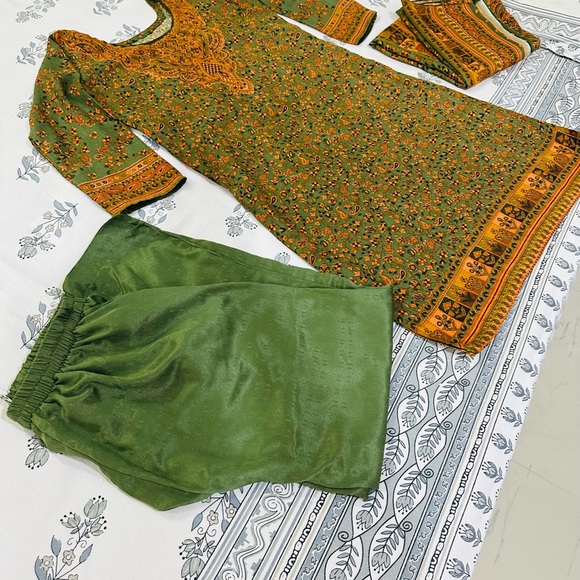 Designer stitched Kashmiri suit with stunning dupatta,size L,its new like - Picture 4 of 9